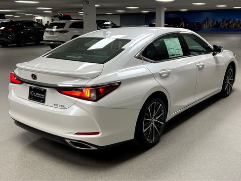 New 2025 Lexus ES 350 w/ Premium Package image 7