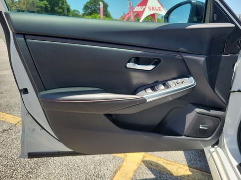 Used 2025 Nissan Sentra SR w/ SR Premium Package FWD image 15
