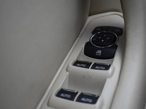 Used 2014 Lincoln MKS FWD image 15