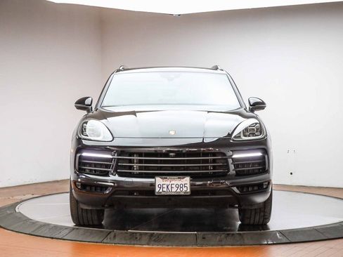 Certified 2023 Porsche Cayenne Platinum Edition image 13
