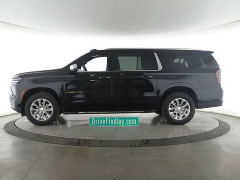 Used 2026 Chevrolet Suburban Premier w/ Sun And Tow Package AWD/4WD image 9