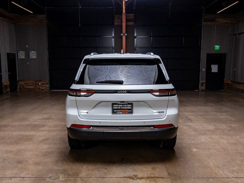 Used 2023 Jeep Grand Cherokee Laredo AWD/4WD image 7