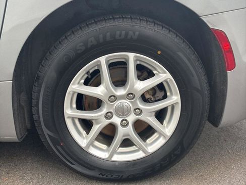 Used 2020 Chrysler Pacifica Touring-L FWD image 11
