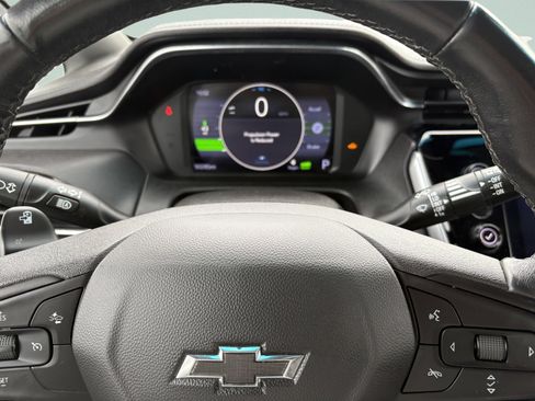Used 2022 Chevrolet Bolt LT w/ Infotainment Package FWD image 31