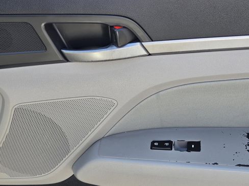 Used 2017 Hyundai Elantra SE image 24