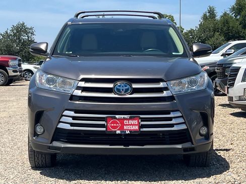 Used 2019 Toyota Highlander XLE AWD/4WD image 11