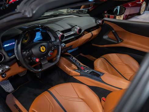 Used 2021 Ferrari 812 GTS RWD image 9