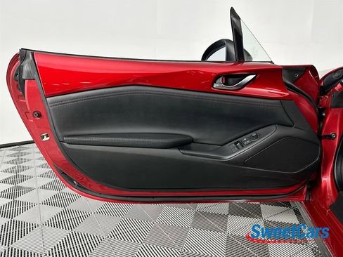 Used 2017 MAZDA MX-5 Miata RF Club RWD image 40
