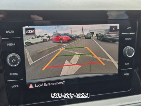 Certified 2025 Volkswagen Taos SE image 22