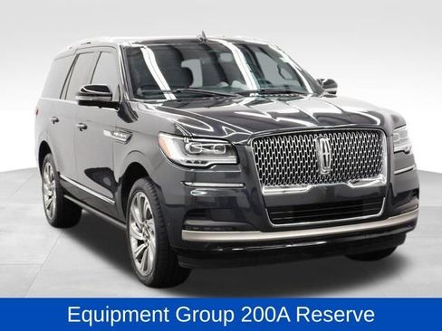 Used 2023 Lincoln Navigator Reserve image 3