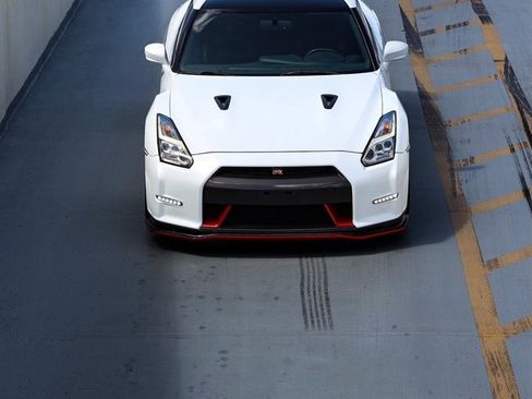 Used 2013 Nissan GT-R Premium AWD/4WD image 4