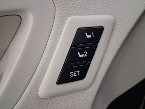 Used 2021 Toyota Sienna Limited image 16