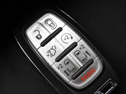 Used 2025 Chrysler Pacifica Select FWD image 18