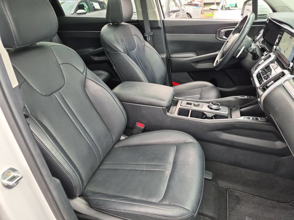 Certified 2023 Kia Sorento EX w/ Panoramic Sunroof Package AWD/4WD image 29