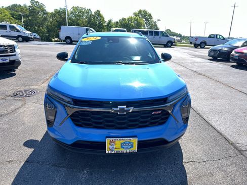 Used 2024 Chevrolet Trax RS w/ Sunroof Package FWD image 9