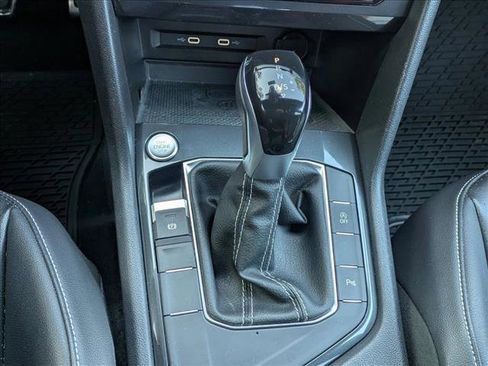 Used 2022 Volkswagen Tiguan SE R-Line image 13