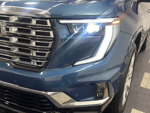 Used 2025 GMC Acadia Denali w/ Super Cruise Package FWD image 28