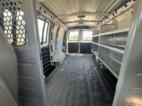 Used 2018 Chevrolet Express 2500 w/ Communications Package RWD image 14