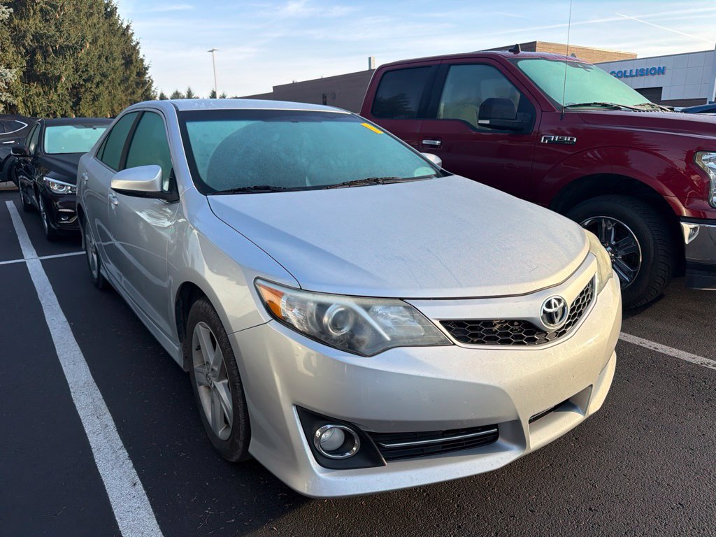 Used 2012 Toyota Camry SE FWD image 4