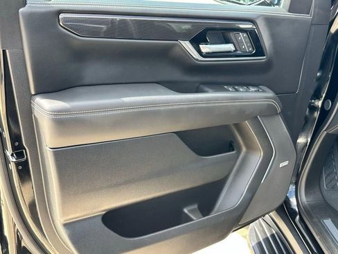 Used 2025 GMC Yukon Elevation image 17