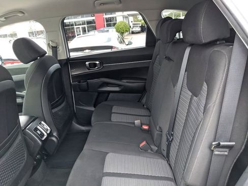 Used 2022 Kia Sorento LX image 16