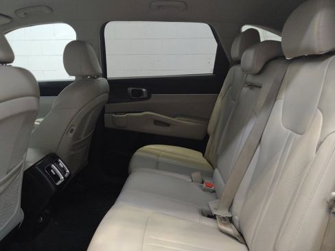 Used 2022 Kia Sorento S FWD image 18