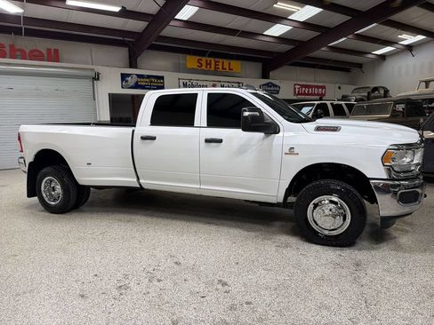 Used 2024 RAM 3500 Tradesman w/ Chrome Appearance Group AWD/4WD image 10