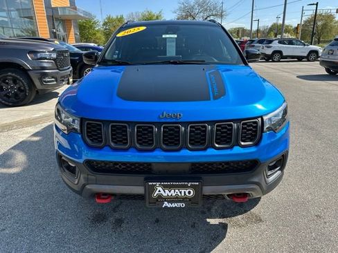 Used 2025 Jeep Compass Trailhawk AWD/4WD image 3