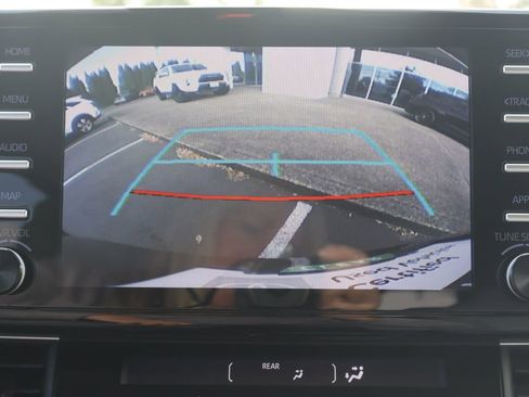 Used 2024 Toyota Sienna XLE image 16