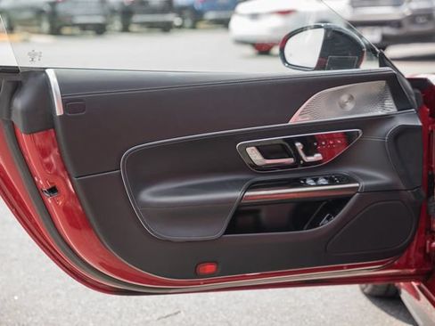 Used 2022 Mercedes-Benz SL 63 AMG 4MATIC image 40