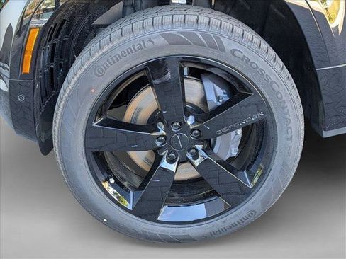 New 2026 Land Rover Defender 110 X-Dynamic SE image 9