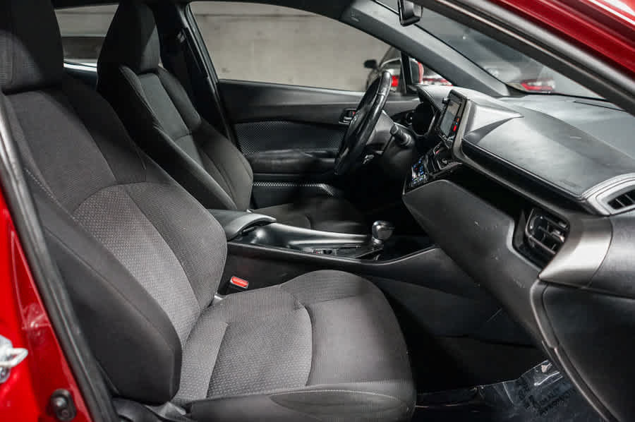 Used 2018 Toyota C-HR XLE FWD image 17