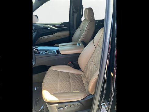 Used 2023 Cadillac Escalade ESV Premium Luxury AWD/4WD image 11
