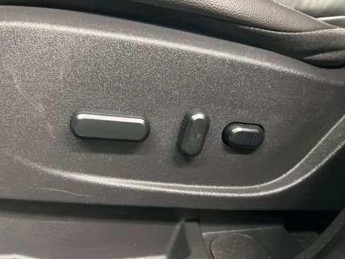 Used 2015 Ford C-MAX Energi SEL w/ Equipment Group 302A image 28