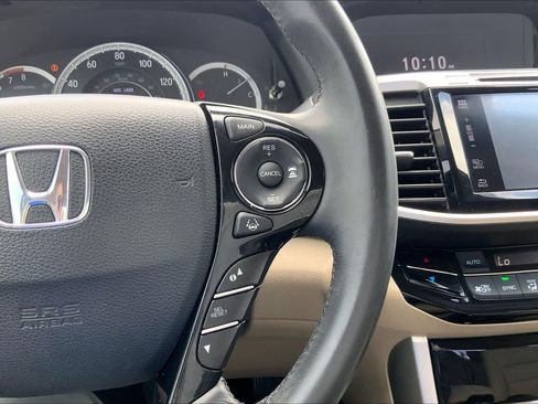 Used 2016 Honda Accord Touring image 25
