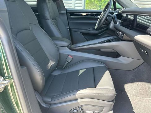 New 2026 Porsche Macan Electric RWD image 16