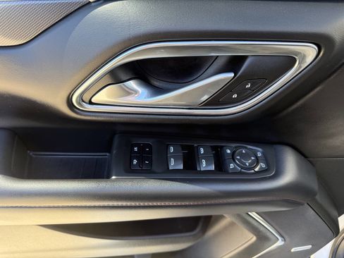 Used 2022 Chevrolet Suburban RST w/ Sport Performance Package image 19