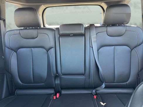 Used 2024 Jeep Grand Cherokee Limited w/ Black Appearance Package image 12