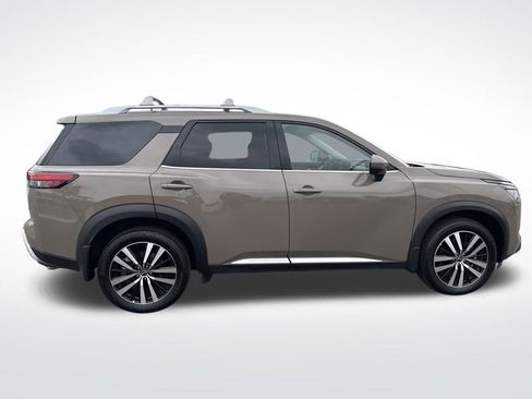 Used 2025 Nissan Pathfinder Platinum image 15
