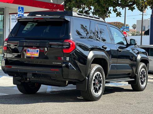 Used 2025 Toyota 4Runner TRD Off-Road Premium AWD/4WD image 4