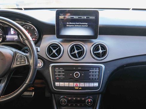 Used 2019 Mercedes-Benz GLA 250 4MATIC image 14