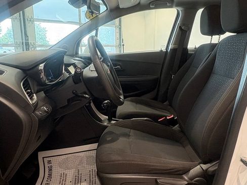 Used 2020 Chevrolet Trax LS AWD/4WD image 12