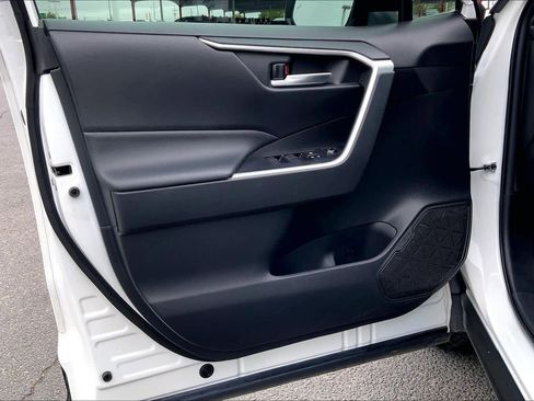 Used 2021 Toyota RAV4 XLE w/ Convenience Package image 22