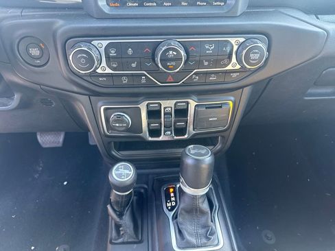 Used 2022 Jeep Wrangler Unlimited Sahara AWD/4WD image 14