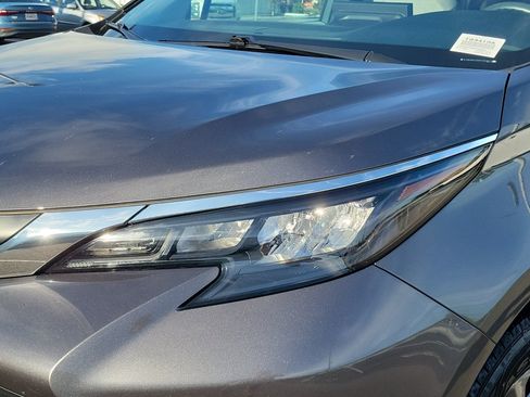 Used 2025 Toyota Sienna LE w/ LE Plus Package AWD/4WD image 10
