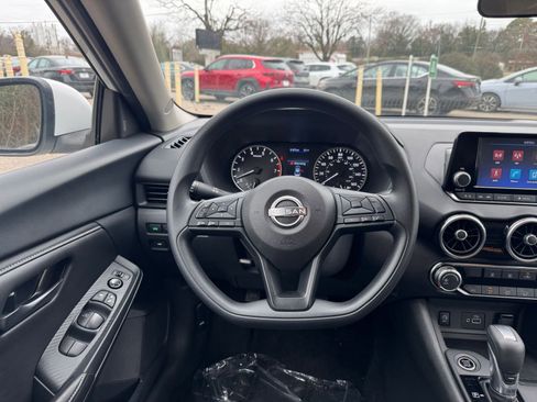 Used 2025 Nissan Sentra S image 30