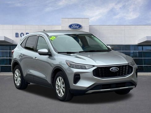 Used 2023 Ford Escape Active w/ Tech Pack #2 FWD image 2