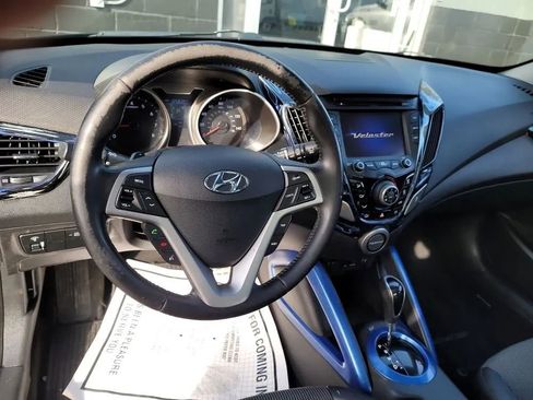 Used 2013 Hyundai Veloster w/ Style Pkg image 37