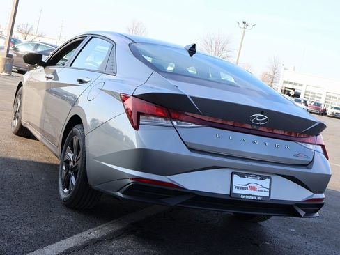 Used 2021 Hyundai Elantra SEL w/ Convenience Package image 4