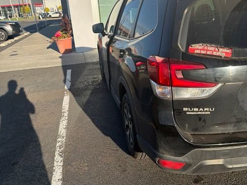 Used 2021 Subaru Forester Premium AWD/4WD image 7